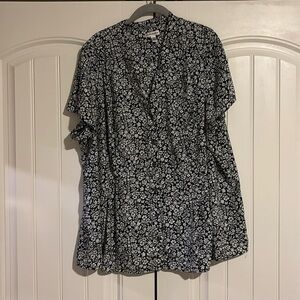 Black and white floral blouse by Croft and Barrow in size 3X